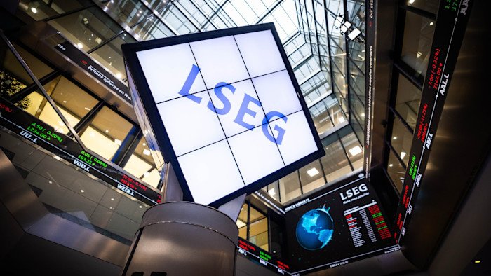 UK Equity Funds See Retail Outflows for Tenth Consecutive Year as Investors Shift Strategy