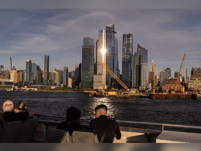 White House Denies Conditioning Infrastructure Funds on Renaming Sites for Trump