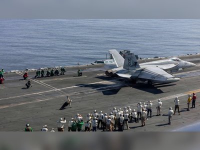 Trump Weighs Deploying Second Aircraft Carrier Toward Iran as Netanyahu Heads to Washington