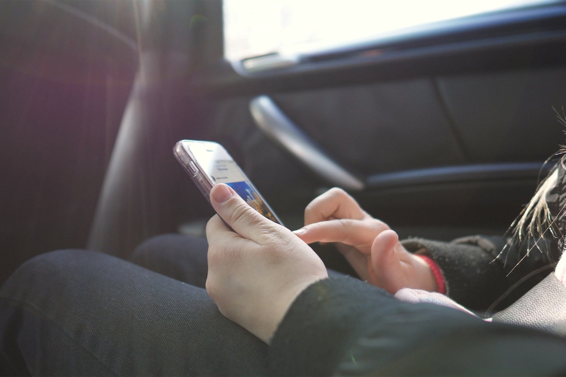 Nous les protégerons du Far West numérique. Un autre pays interdira les réseaux sociaux aux moins de 16 ans.