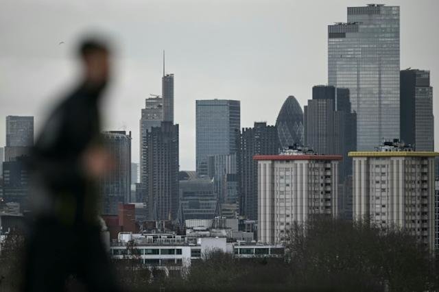 UK Economy Struggles to Gain Momentum in Fresh Setback for Government