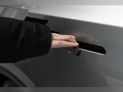 Les fabricants de véhicules électriques chinois font face à un retour obligatoire aux boutons physiques et aux poignées de porte dans le cadre d'une révision de la sécurité contre les distractions du conducteur.