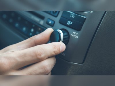 Les fabricants de véhicules électriques chinois font face à un retour obligatoire aux boutons physiques et aux poignées de porte dans le cadre d'une révision de la sécurité contre les distractions du conducteur.