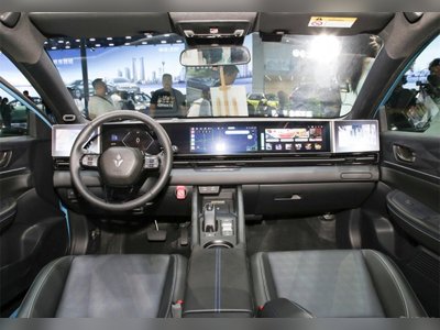 China’s EV Makers Face Mandatory Return to Physical Buttons and Door Handles in Driver-Distraction Safety Overhaul