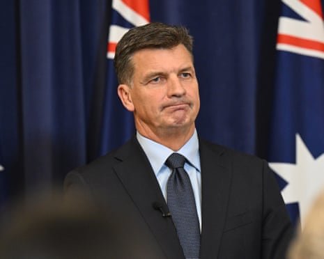 Moderate Liberals Urge Angus Taylor to Maintain Distinct Australian Approach on Immigration Policy