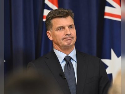 Moderate Liberals Urge Angus Taylor to Maintain Distinct Australian Approach on Immigration Policy