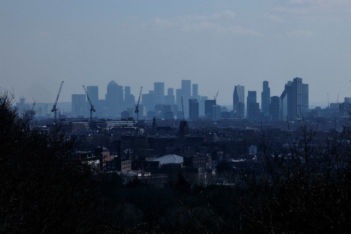 UK Financial Regulator Considers Easing Listing Rules to Draw More Chinese Companies to London