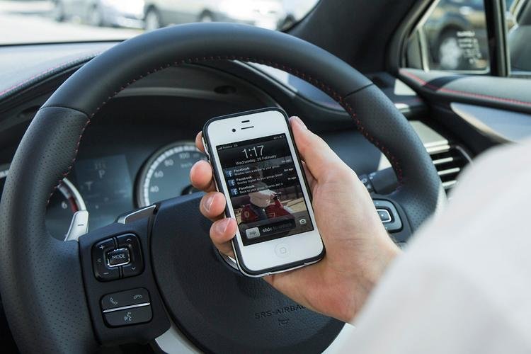 French District of Pas-de-Calais Introduces Immediate License Suspension for Drivers Using Mobile Phones