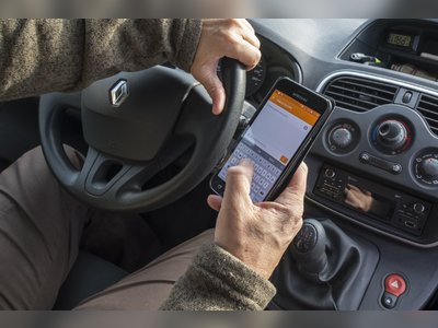 Französisches Département Pas-de-Calais führt sofortige Lizenzsperre für Fahrer ein, die Mobiltelefone benutzen.