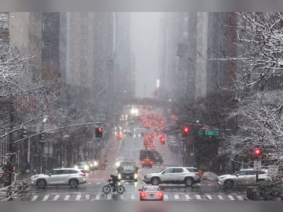 Nueva York se prepara para una gran tormenta de nieve con pronóstico de hasta 18 pulgadas y se han emitido alertas de blizzard.