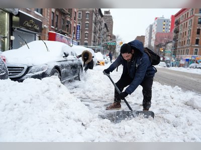 Nueva York se prepara para una gran tormenta de nieve con pronóstico de hasta 18 pulgadas y se han emitido alertas de blizzard.