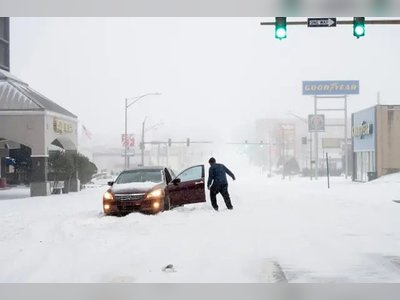 Nueva York se prepara para una gran tormenta de nieve con pronóstico de hasta 18 pulgadas y se han emitido alertas de blizzard.
