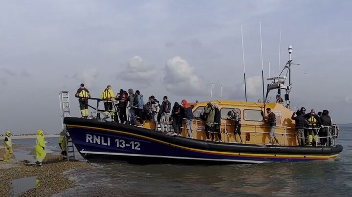 Britain’s Channel Crisis: Paying Billions While the Boats Keep Coming