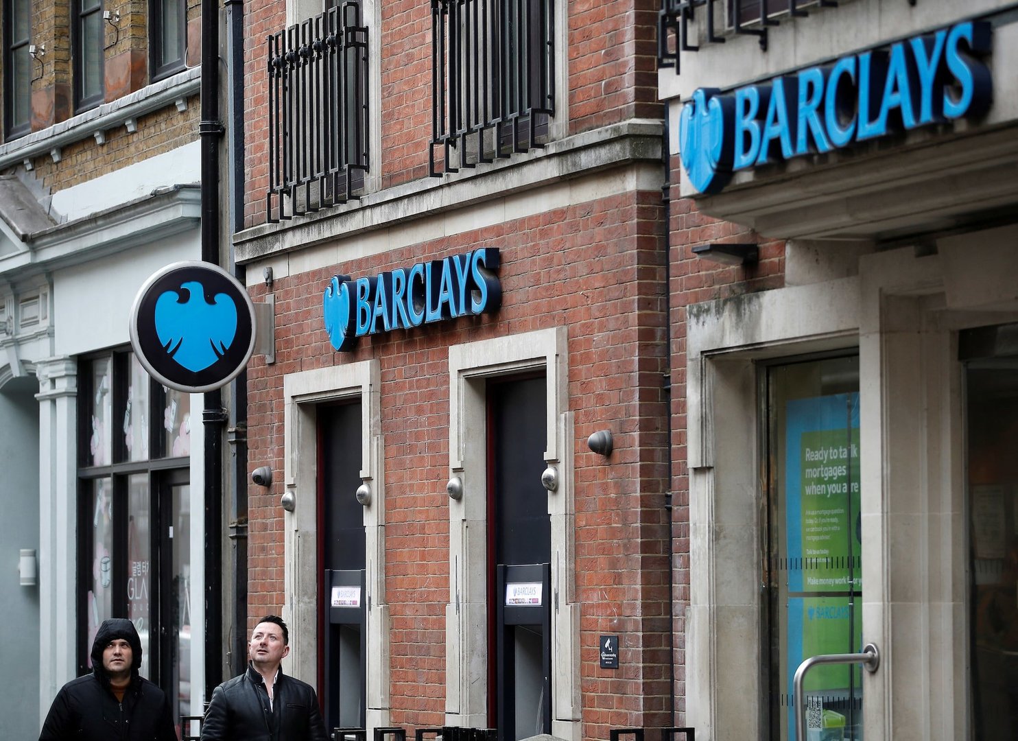 Barclays and Jefferies Shares Fall After UK Mortgage Lender Collapse Rekindles Credit Market Concerns