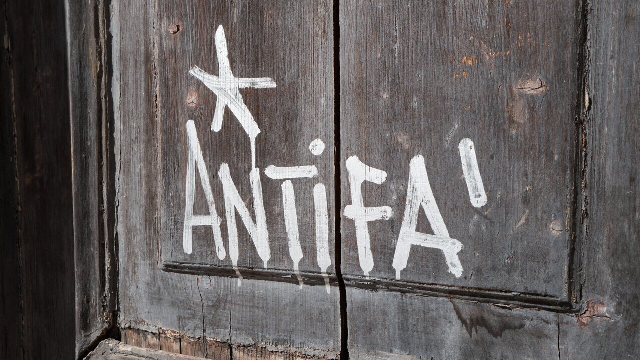 Magyarország az Antifát terrorszervezetnek minősíti.