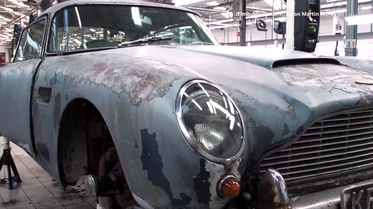 John Williams Aston Martin Vantage DB5, a híres James Bond autó, évtizedek után felújításra került, ezzel 40 év után először hajtották.