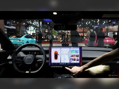 A kínai elektromos járműgyártók kötelező visszatéréssel szembesülnek a fizikai gombokhoz és ajtókilincsekhez a vezetőelterelési biztonsági felülvizsgálat keretében.