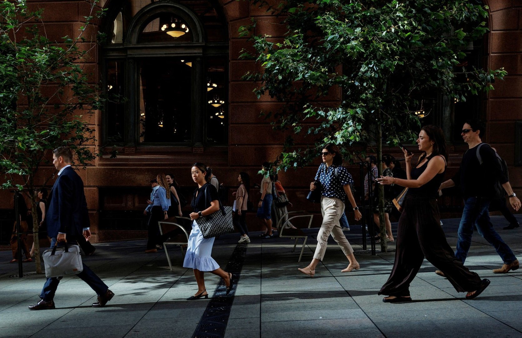 Australian Shares Wipe Out Tens of Billions as Middle East War and Volatile Earnings Rattle Investors