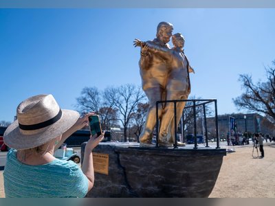 ‘Titanic’-Style Trump Sculpture on National Mall Sparks Public Debate