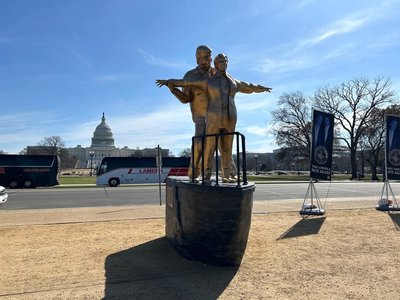 ‘Titanic’-Style Trump Sculpture on National Mall Sparks Public Debate