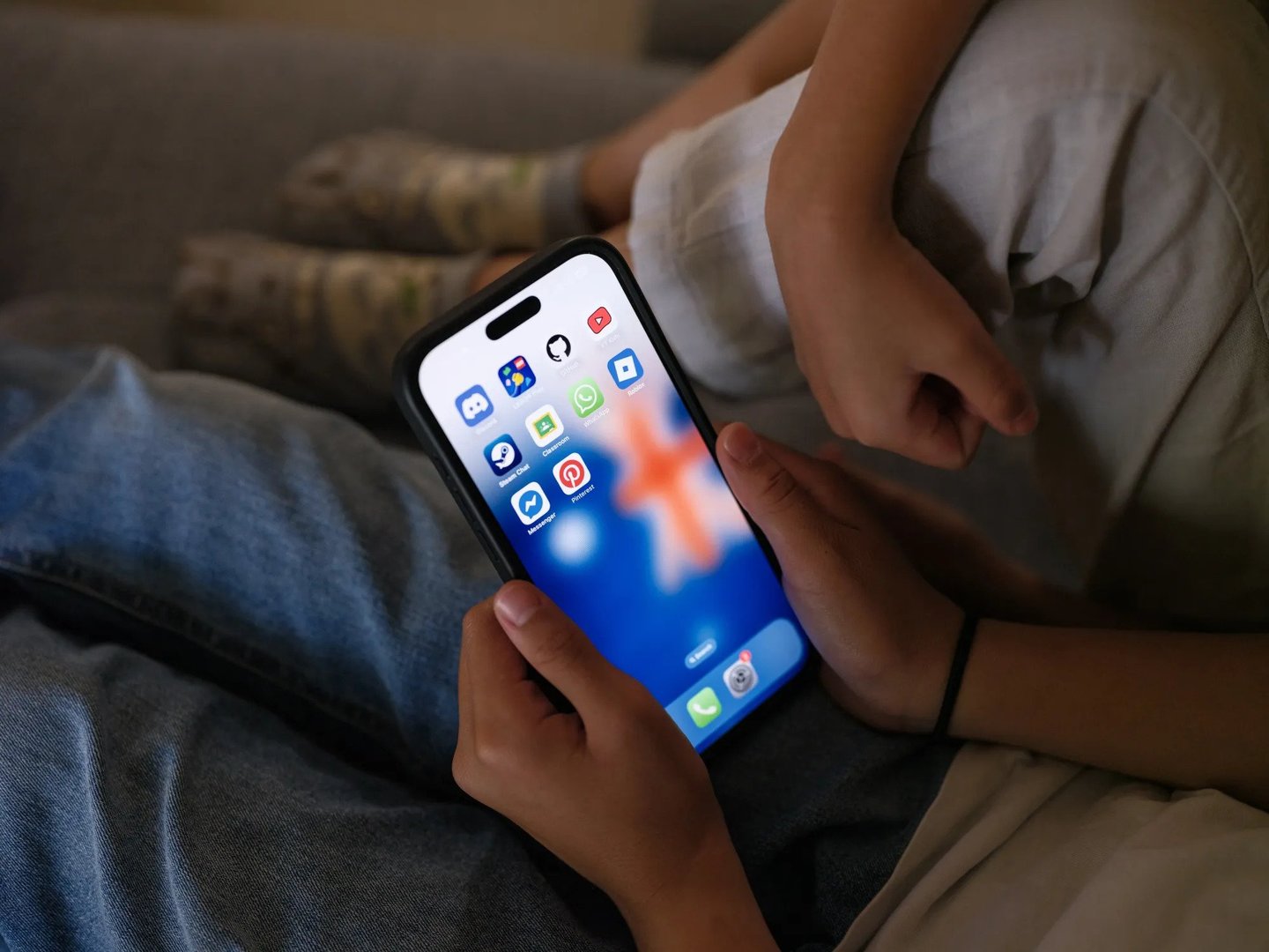 Australian Teenagers Continue Accessing Social Media Despite Landmark Under-Sixteen Ban