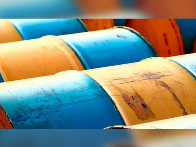 Globale Energieagentur kündigt Rekordfreigabe von 400 Millionen Barrel an, um die Ölmärkte angesichts der Hormuz-Störung zu stabilisieren.