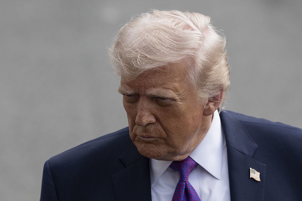 Trump Calls on France and UK to Help Safeguard Strait of Hormuz Shipping Route