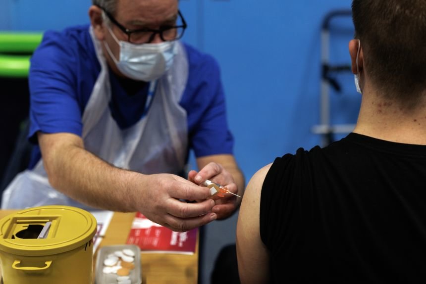 Meningitis B Outbreak in the UK Raises Urgent Health Warnings as Cases Surge