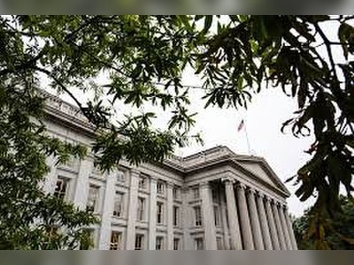 Trump Administration Delays Bank Citizenship Order Following Wall Street Concerns