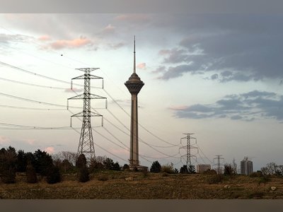 Trump Issues Forceful Warning to Iran Over Strait of Hormuz as Tensions Intensify