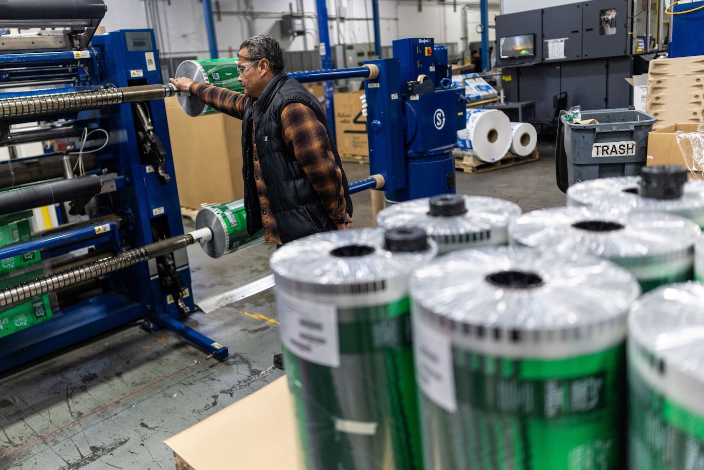 Rival Powers Leverage Global Trade Networks in Strategic Challenge to US Economic Influence