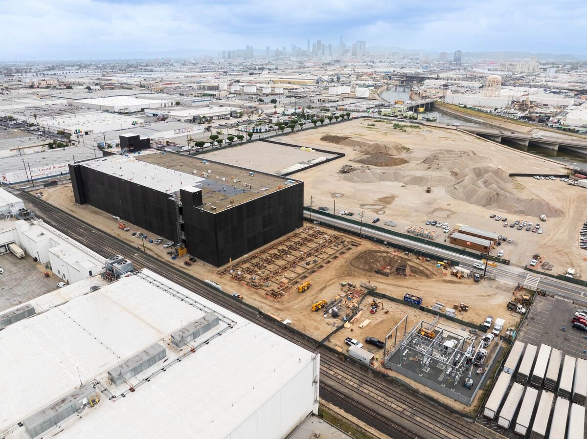 Billionaire Warns of Looming Data Centre Strain as Santos Pushes Efficiency Drive