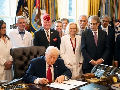 White House Moves Toward Rapid Easing of Federal Marijuana Restrictions Amid Rescheduling Push