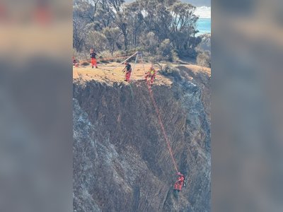 Three-Hour Cliff Rescue Highlights Risks Facing Tourists in Remote Australian Terrain