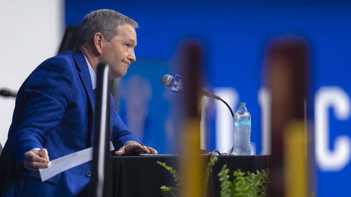 Kentucky AD Mitch Barnhart abandons planned post amid backlash over $950,000 role