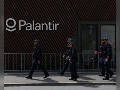 Over 200,000 sign petitions urging UK government to end Palantir contracts