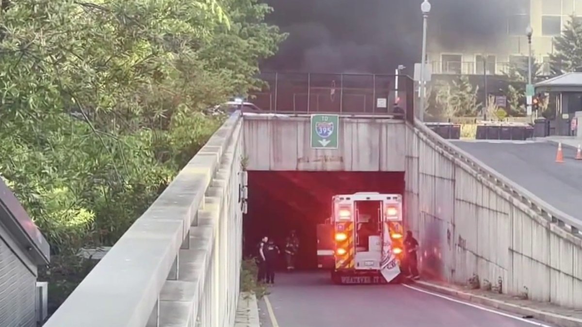 WMATA withdraws hybrid bus fleet after tunnel fire near National Mall triggers safety probe