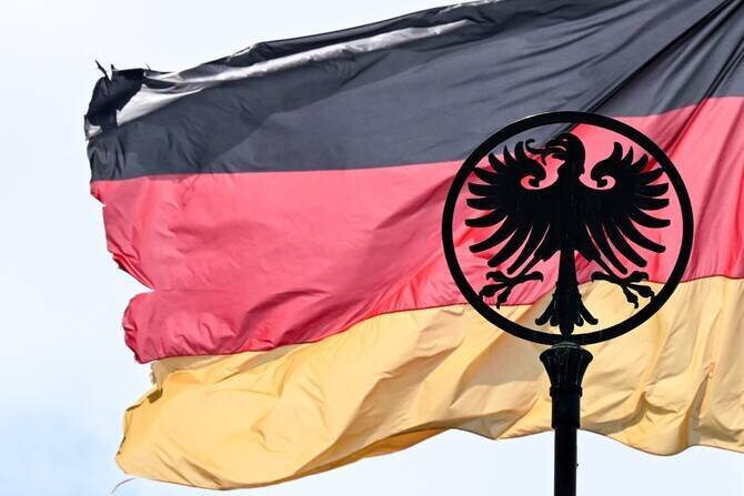 Worrying Scale of Phishing Attacks Targeting German MPs via Signal Messaging App