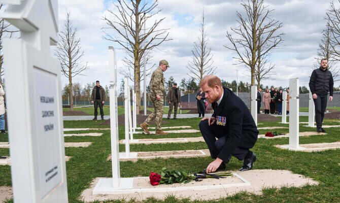 US Continues Weapon Supplies to Ukraine as Prince Harry Visits Kyiv