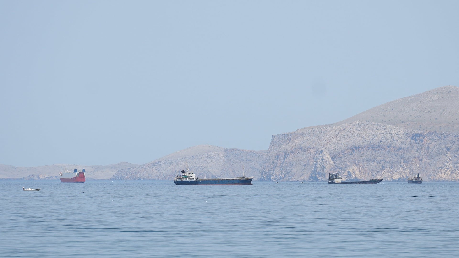 Starmer and Trump Push for Urgent Action to Secure Shipping Through Strait of Hormuz