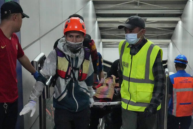 Two Trains Collide Outside Jakarta, Killing Four and Injuring Dozens