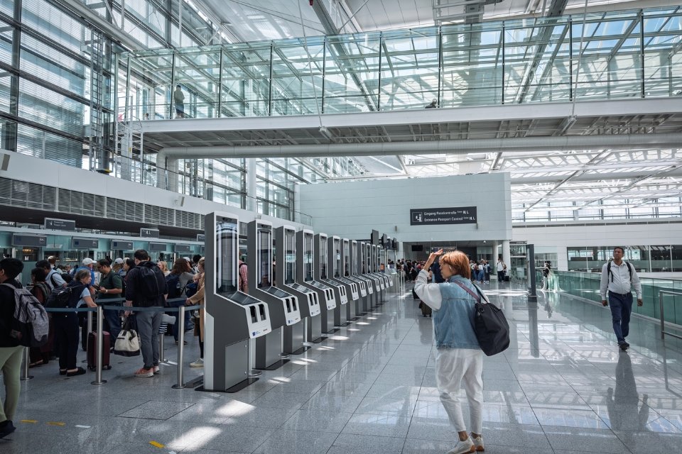 Greece Eases EU Biometric Entry Rules for UK Tourists in Move to Prevent Airport Gridlock