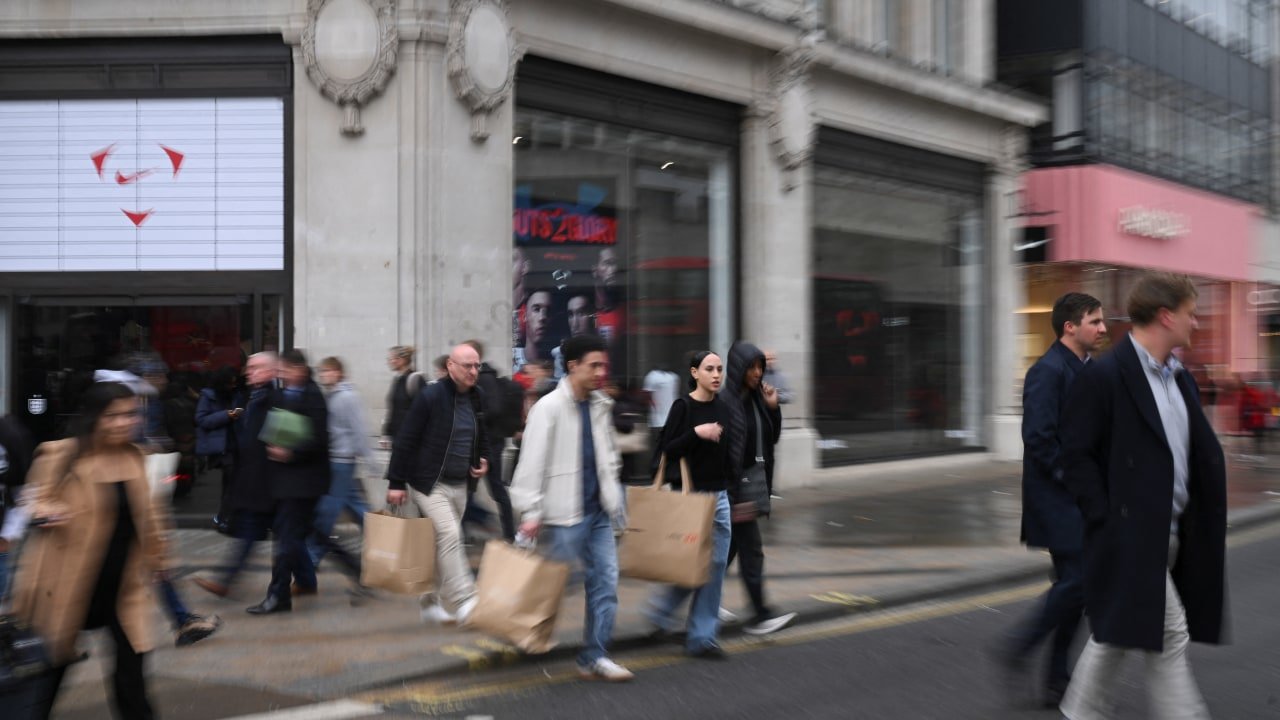 UK Growth Forecast Downgraded as Middle East Energy Shock Fuels Inflation Pressure