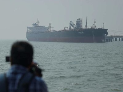 Gulf oil exporters expand India-bound crude flows through Hormuz bypass routes