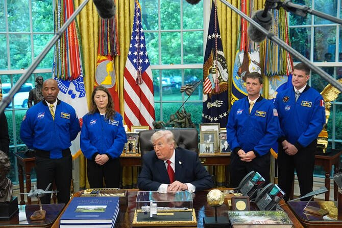 Trump Optimistic About NASA's Moon Landing Goal Before Presidency Ends