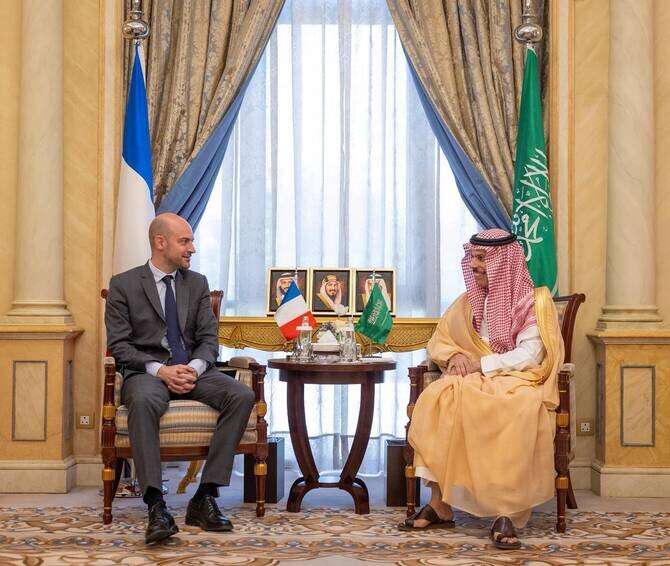 Saudi FM Discusses Regional Developments with French Counterpart