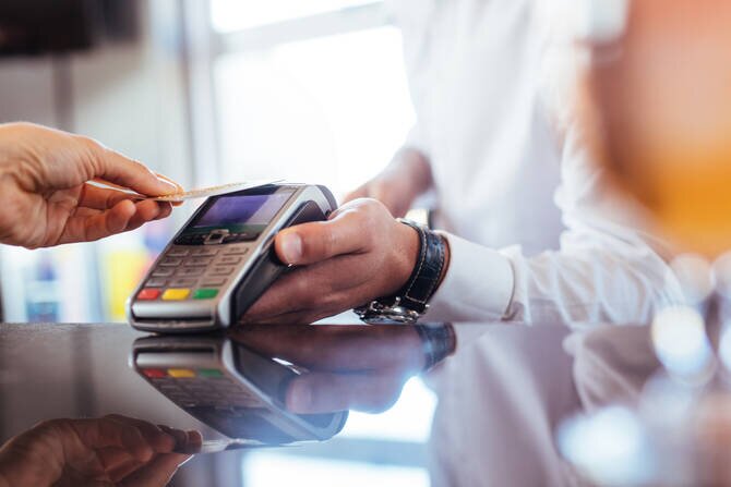 Saudi POS Spending Tops $3bn as Hajj Travel Boosts Hotel Sector