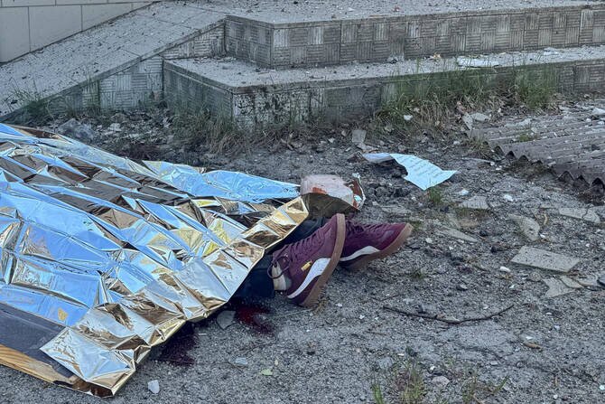 Russian Strikes in Ukraine Result in Multiple Casualties