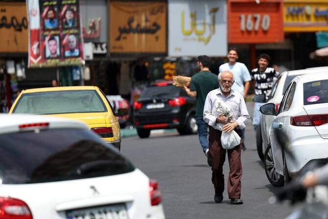 Fire at Shopping Center West of Tehran Injures At Least Ten, Iranian Media Reports