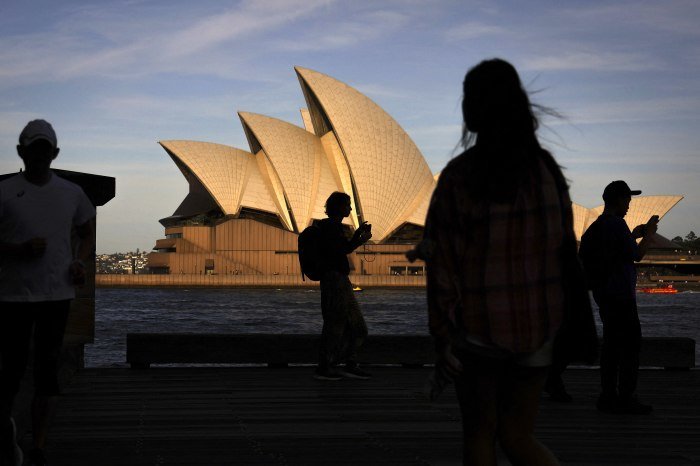 Australia’s Central Bank Extends Tightening Cycle with Third Consecutive Rate Hike